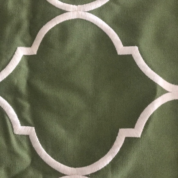 Beautiful, like new table runner by Pottery Barn - Picture 3 of 3